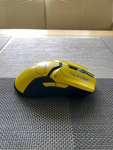 Razer Viper Ultimate Cyberpunk 2077 Edition (8 foto / 9)