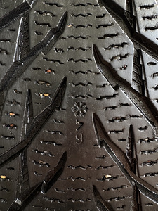 Nokian Hakkapelitta R3 SUV 235/50 R19 (3 foto / 9)
