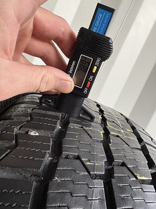 Continental VancoFour Seasons 235/65 R16C (5 foto / 8)