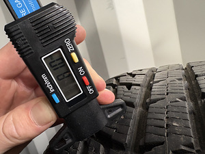 Nokian WR SUV3 215/65 R17 (7 foto / 9)
