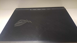 Asus G512LI (4 foto / 5)