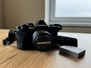 Фотоаппарат Olympus+обьектив M.Zuiko 45mm (1 фото из 2)