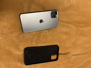 Продам IPhone 11 Pro Max 256gb (2 фото из 3)
