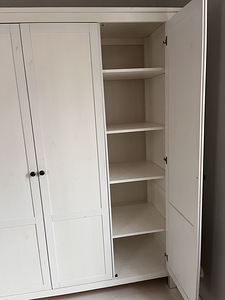 Деревянный шкаф, IKEA (3 фото из 4)