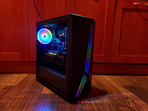I7 @ 4.4ghz / GTX 980Ti / SDD + HDD / RGB / WIN 10 / RGB (1 foto / 9)