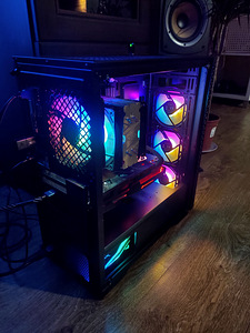 I7 @ 4.4GHZ / RX 5700 8GB / 16GB RAM / SSD / WIN 10 (5 foto / 6)