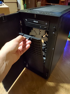 I7 @ 4.7ghz / GTX 1080 8gb / 32gb RAM / 2 x SSD / WINDOWS 10 (6 foto / 10)