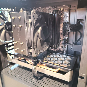 Ryzen 5 7600X3d / RX 9060XT / DDR5 32gb / Windows 11 (7 foto / 8)