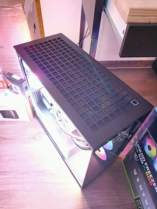 Ryzen 7 9800X3D / RX 5080 / DDR5 / 420mm AIO / WINDOWS 11 (7 foto / 9)