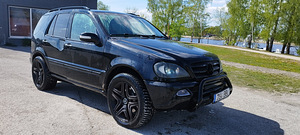 Mercedes-Benz ML500 (2 foto / 9)