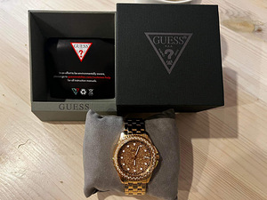 Продам оригинальные водонепроницаемые часы Guess. (5 фото из 6)