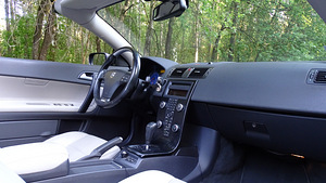 Volvo C70 Summum 2.4 132kW (8 foto / 9)