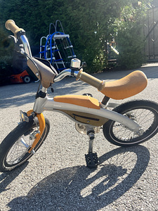 Детский велосипед BMW (3 фото из 4)