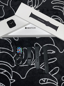 Apple Watch SE 44mm GPS (1 foto / 6)