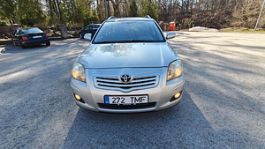 Toyota Avensis 2.0 d4d (2 foto / 8)