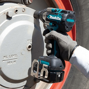 НОВ. 330Нм 1/2 18В гайковерт Makita DTW300Z BL1860B 6Ач (2 фото из 2)