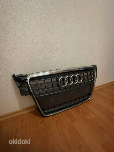 Продаю передную решетку от Audi A4 B8 2009 (фото #1)