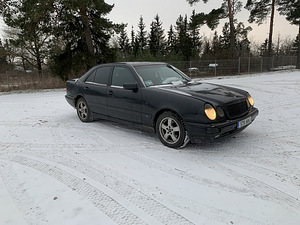 Mercedes Benz e250d manual (4 foto / 7)