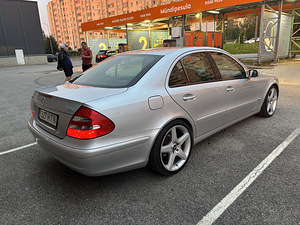 Mercedes Benz E270 (2 фото из 7)