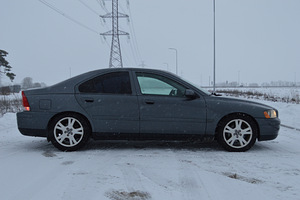 Volvo S60 2.5T (3 foto / 12)