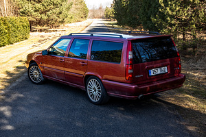 Volvo V70 2.4T (2 foto / 11)