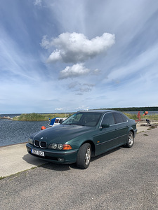 BMW 520i 110kw (1 foto / 8)