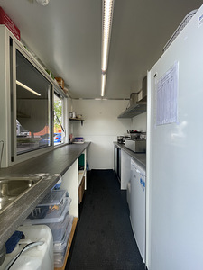 Food truck фуд трак прицеп на колесах (7 foto / 9)
