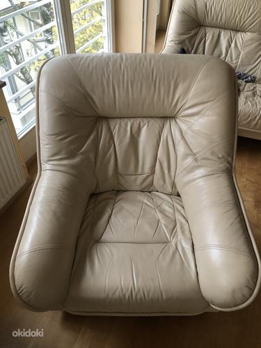Бежевый кожаный диван + 2 кресла (фото #3)