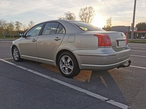 Toyota Avensis T25 2.0 Бензин 108kW Механика (4 фото из 12)