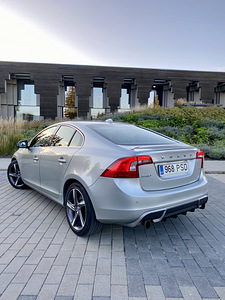 Volvo S60 R Design 2013 (4 foto / 15)