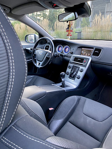 Volvo S60 R Design 2013 (5 foto / 15)
