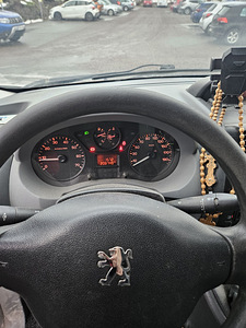 Peugeot Expert (7 фото из 9)