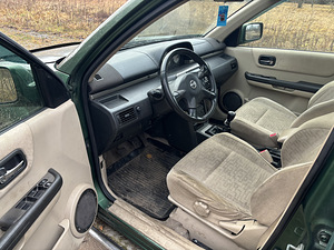 Nissan X-Trail (8 foto / 10)