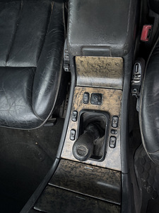 MERCEDES-BENZ E 250 D (7 foto / 9)