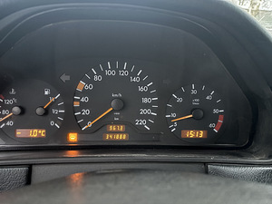 MERCEDES-BENZ E 250 D (9 foto / 9)