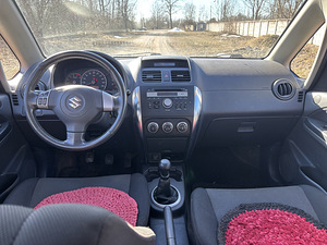 Suzuki SX4 (6 фото из 10)