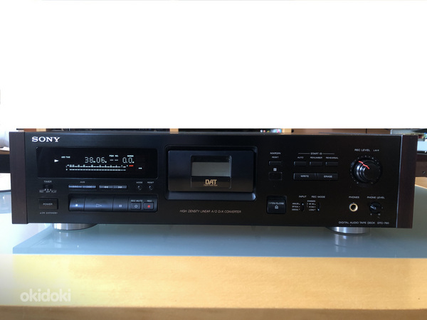 Sony DAT-дека Sony DTC Digital Audio Deck (фото #1)