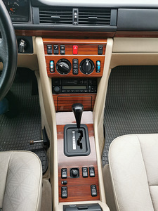 W124 3.0 100kW sedan bornit (13 foto / 14)