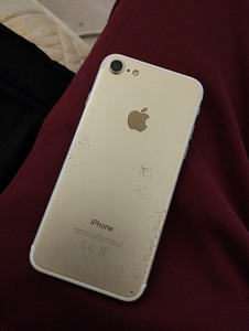 iPhone 7 128gb (2 foto / 2)