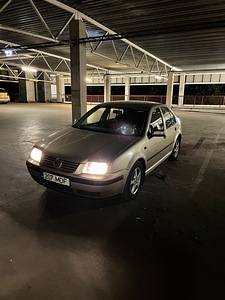 Volkswagen Bora 1.6 (1 foto / 5)