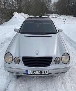 Mercedes Benz E320 (3 foto / 5)