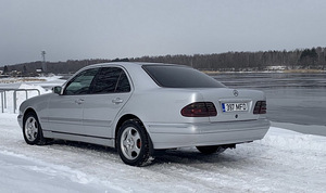 Mercedes Benz E320 (4 foto / 5)