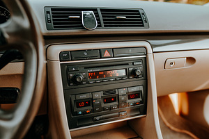 Audi A4 1.8T 120kw (14 foto / 15)