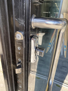 Välisuks alumiinium + Abloy Lukusüsteem (3 foto / 3)