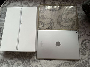 Apple iPad (2021), 10,2", 64 GB, WiFi (1 foto / 2)