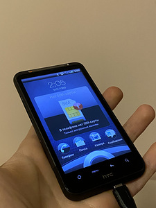 HTC mobiil must (1 foto / 2)