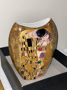 Portselanist vaas - GUSTAV KLIMT “suudlused”, 24k kuld. (2 foto / 4)