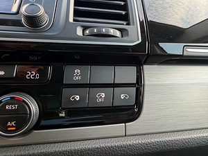 VW Multivan T6 Generation Six (10 фото из 15)