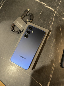 Samsung Galaxy S25 (1 foto / 2)