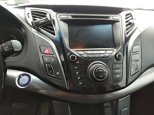 Hyundai i 40 (14 foto / 15)